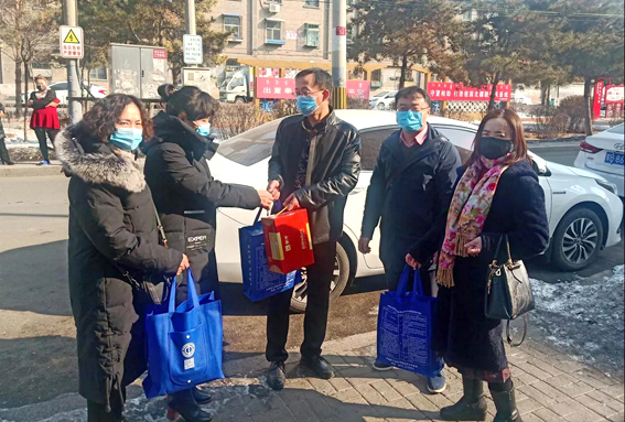 市第八医院领导班子成员慰问赴武汉抗疫医疗队家属