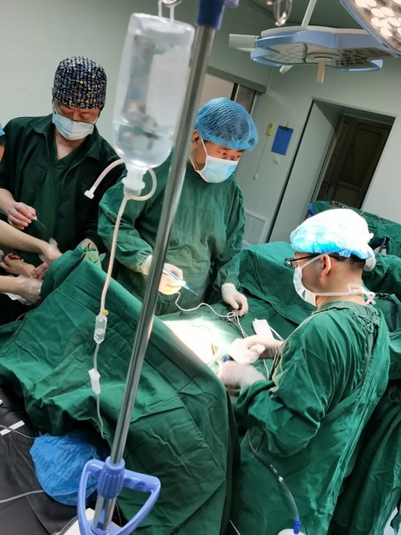 市第八医院开展“超急手术” 多科合作争分夺秒 紧急缝合破裂心脏